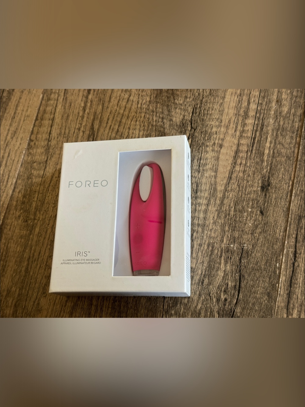 FOREO Iris Eye Massager in Bright Pink and White